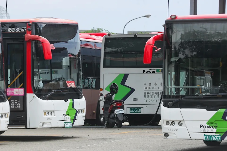 陽光行動／明年電動公車電池汰換潮 急缺回收規範